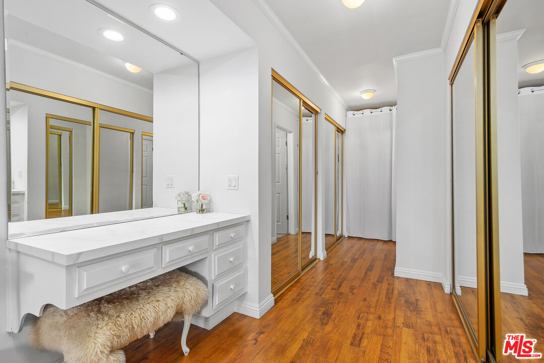 5950 Buckingham Pkwy Unit: 305