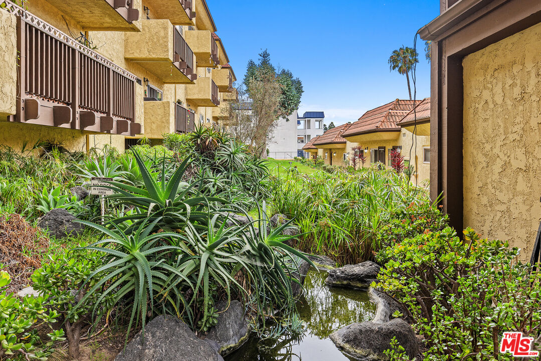 5950 Buckingham Pkwy Unit: 305