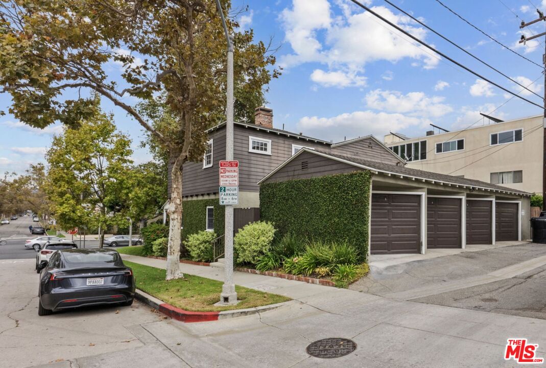 9528 W Olympic Blvd