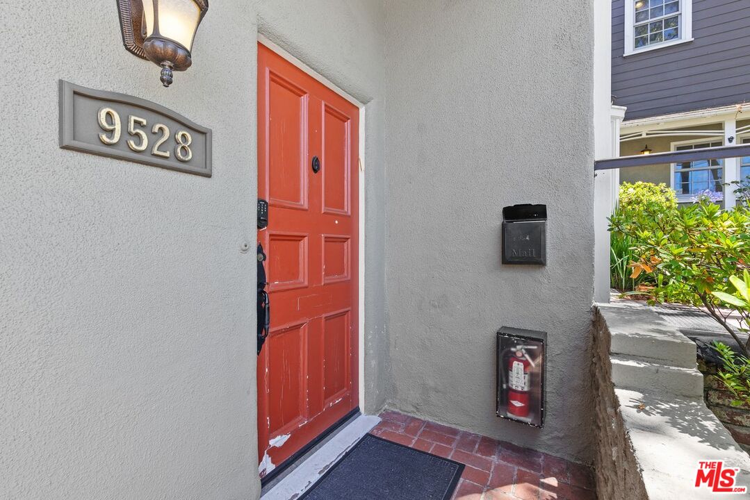 9528 W Olympic Blvd