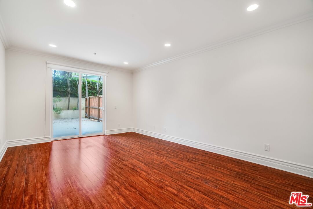 2306 Fox Hills Dr Unit: 102