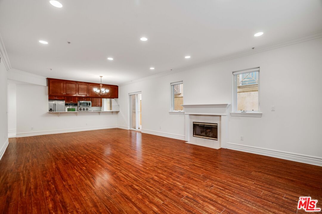 2306 Fox Hills Dr Unit: 102