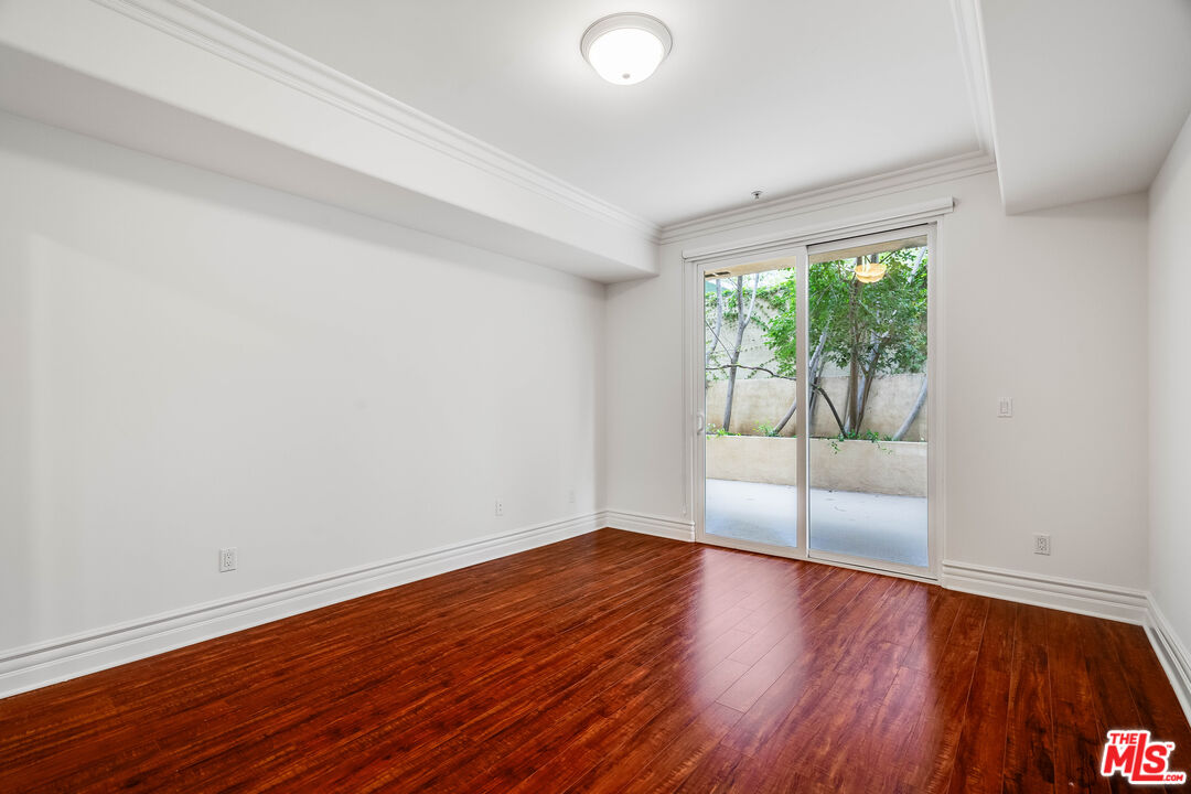 2306 Fox Hills Dr Unit: 102