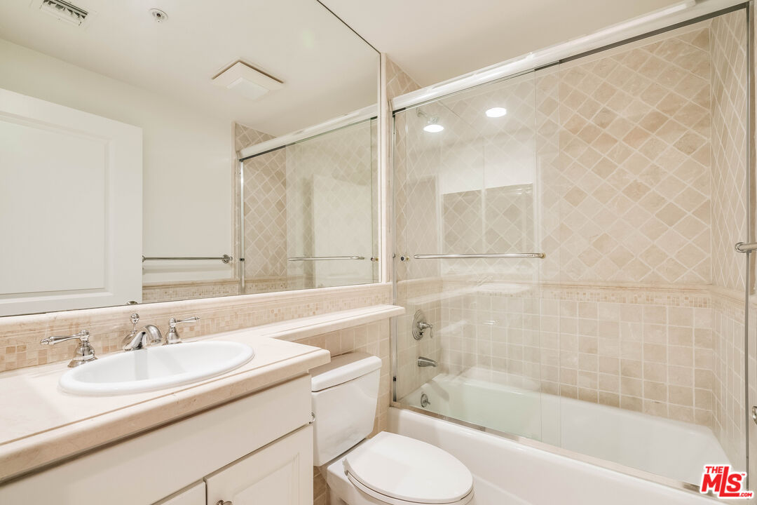 2306 Fox Hills Dr Unit: 102