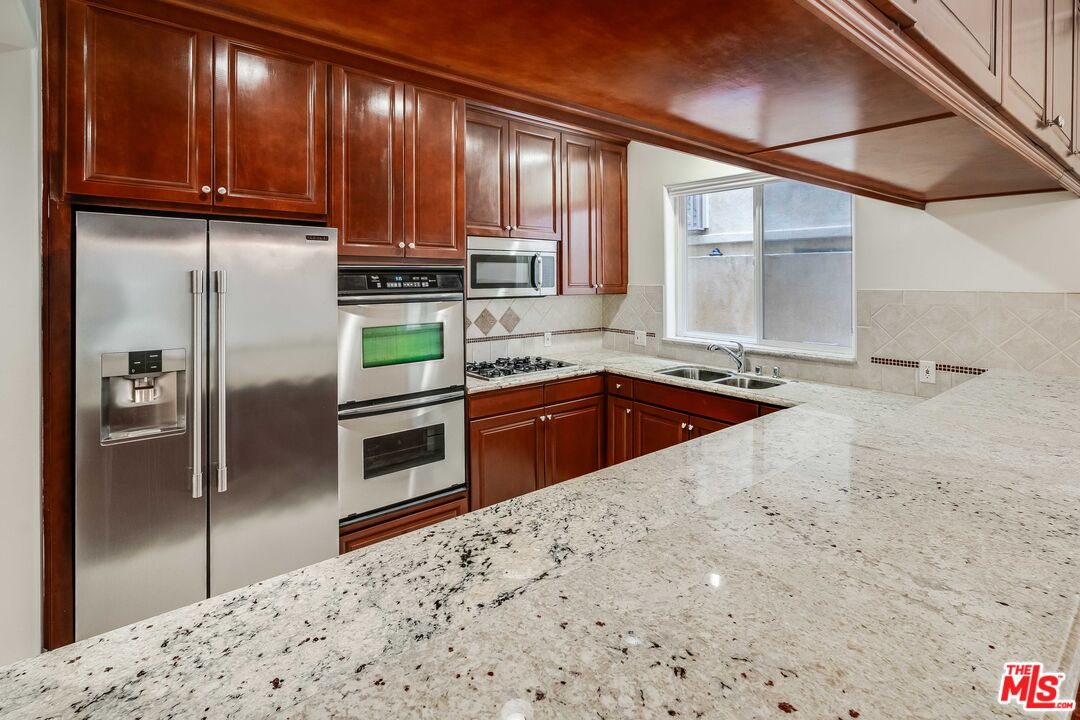 2306 Fox Hills Dr Unit: 102