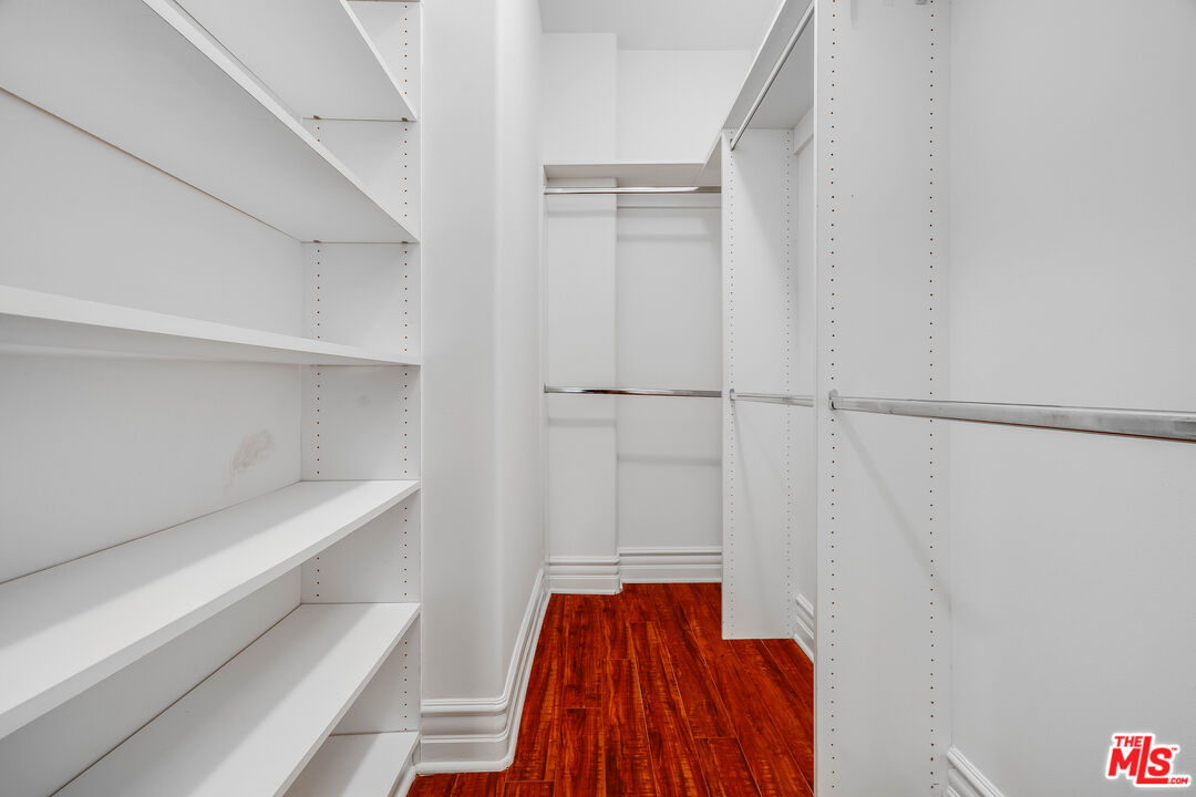 2306 Fox Hills Dr Unit: 102