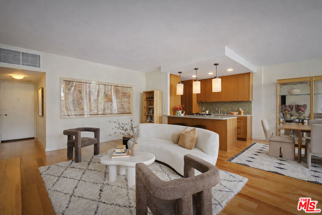 4411 Los Feliz Blvd Unit: 106