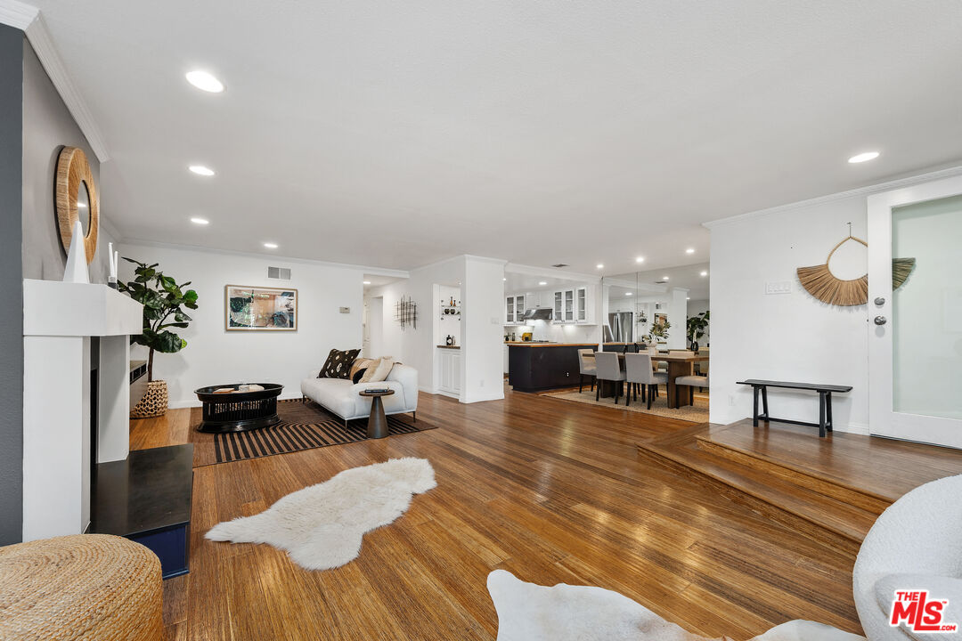 11687 Bellagio Rd Unit: 3
