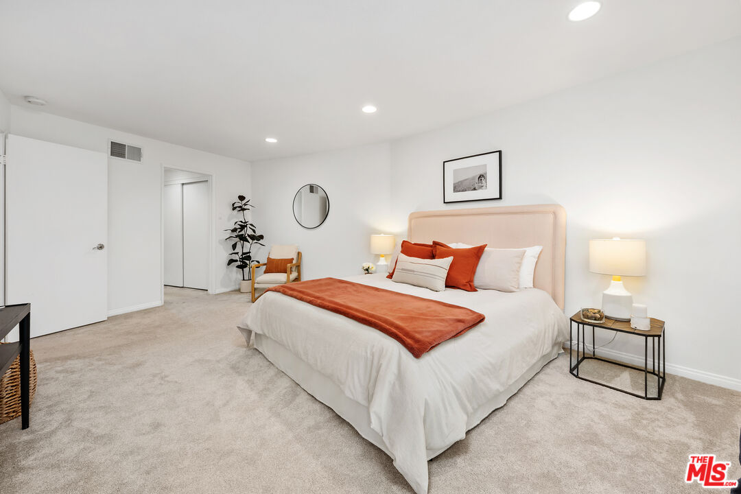 11687 Bellagio Rd Unit: 3