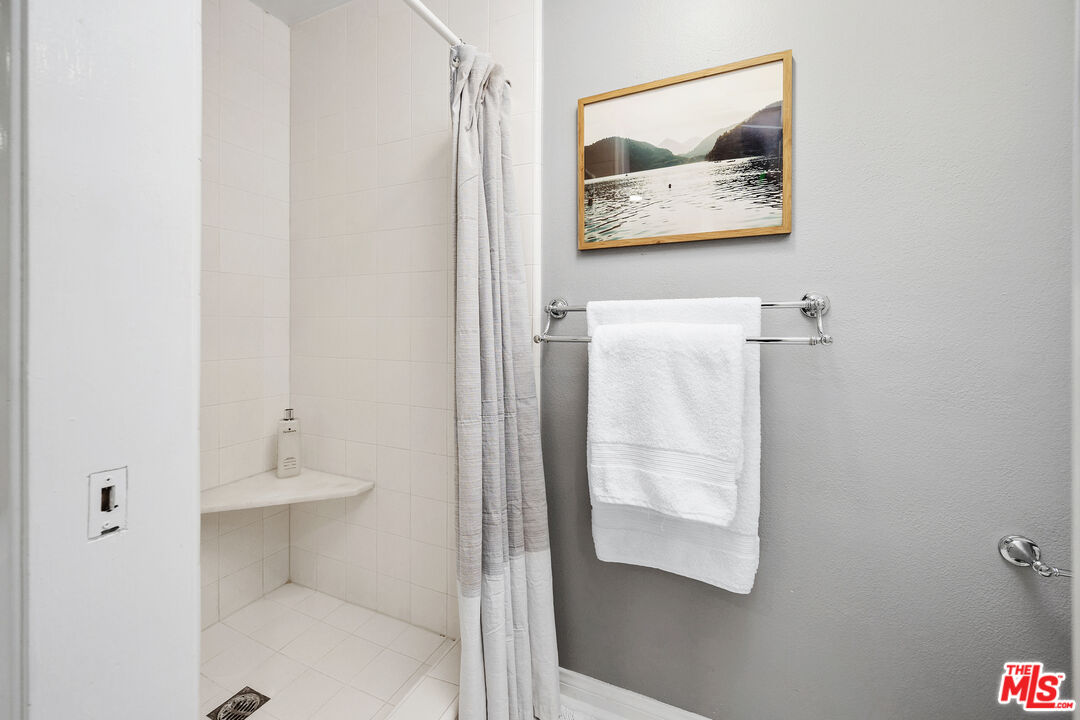 11687 Bellagio Rd Unit: 3