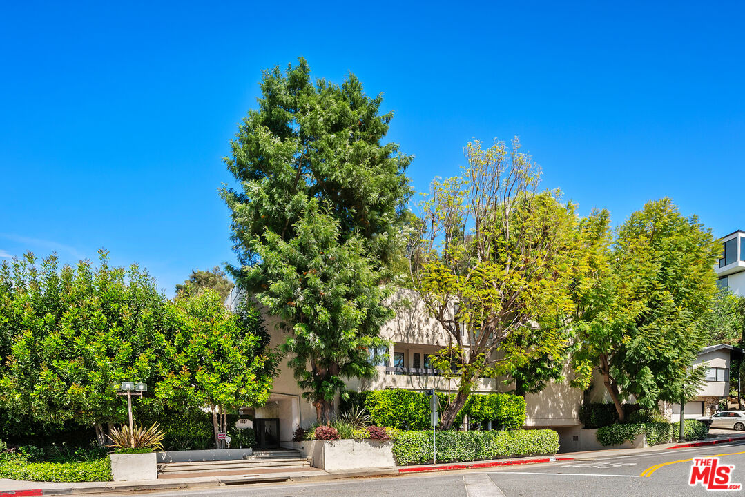 11687 Bellagio Rd Unit: 3