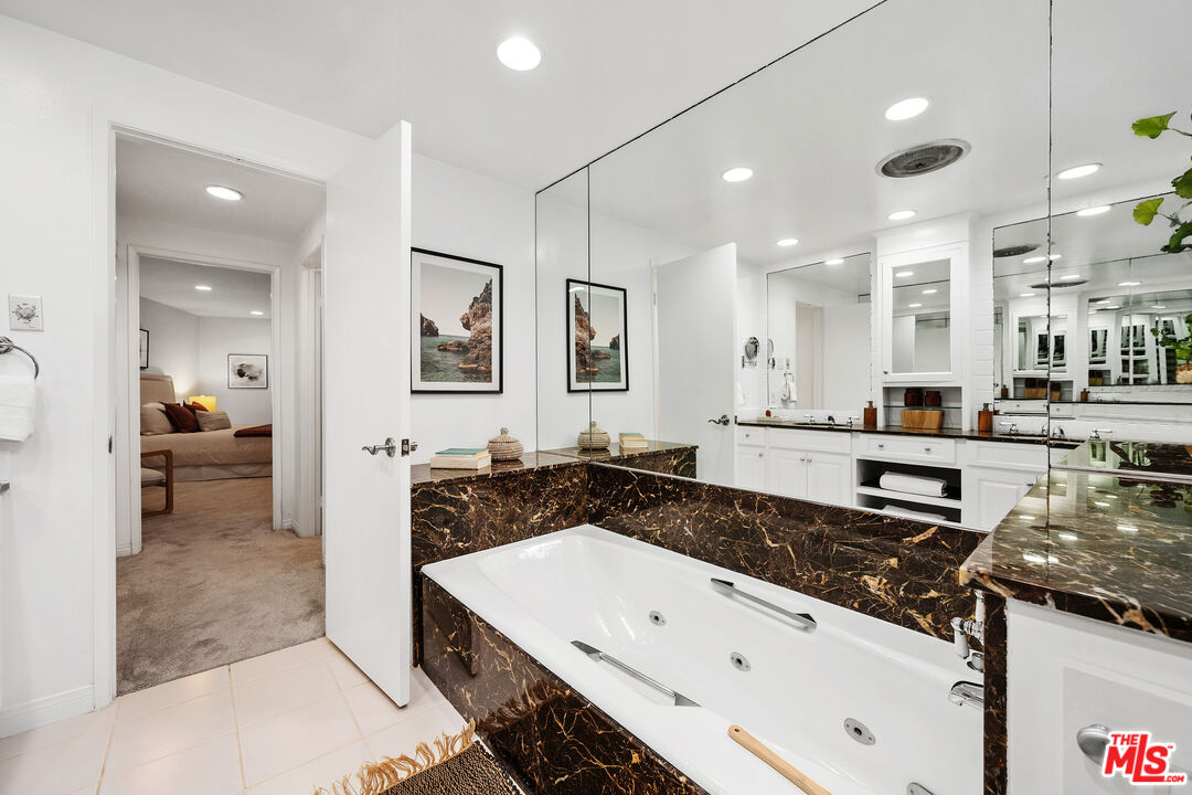 11687 Bellagio Rd Unit: 3