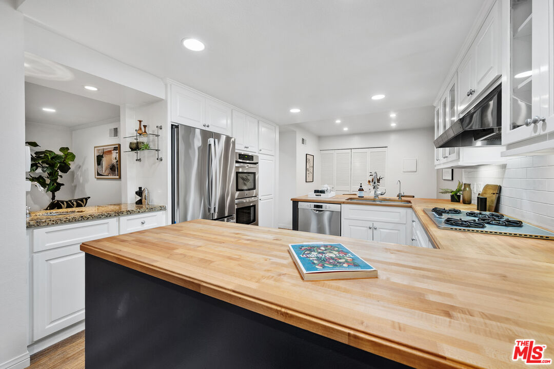 11687 Bellagio Rd Unit: 3