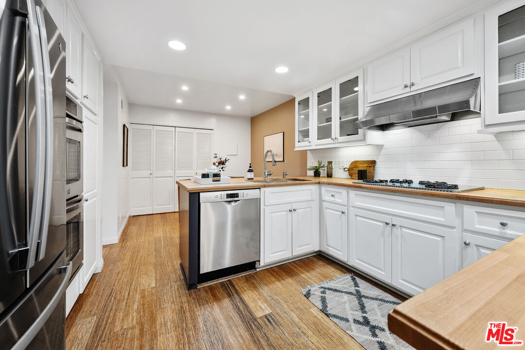 11687 Bellagio Rd Unit: 3