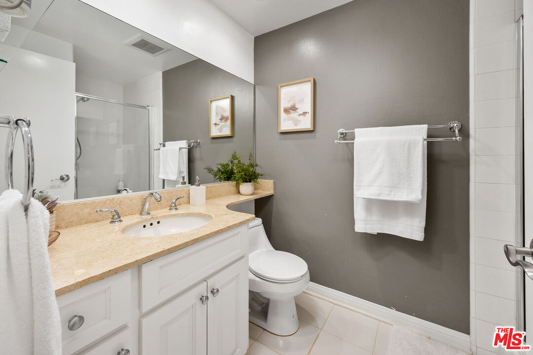 11687 Bellagio Rd Unit: 3