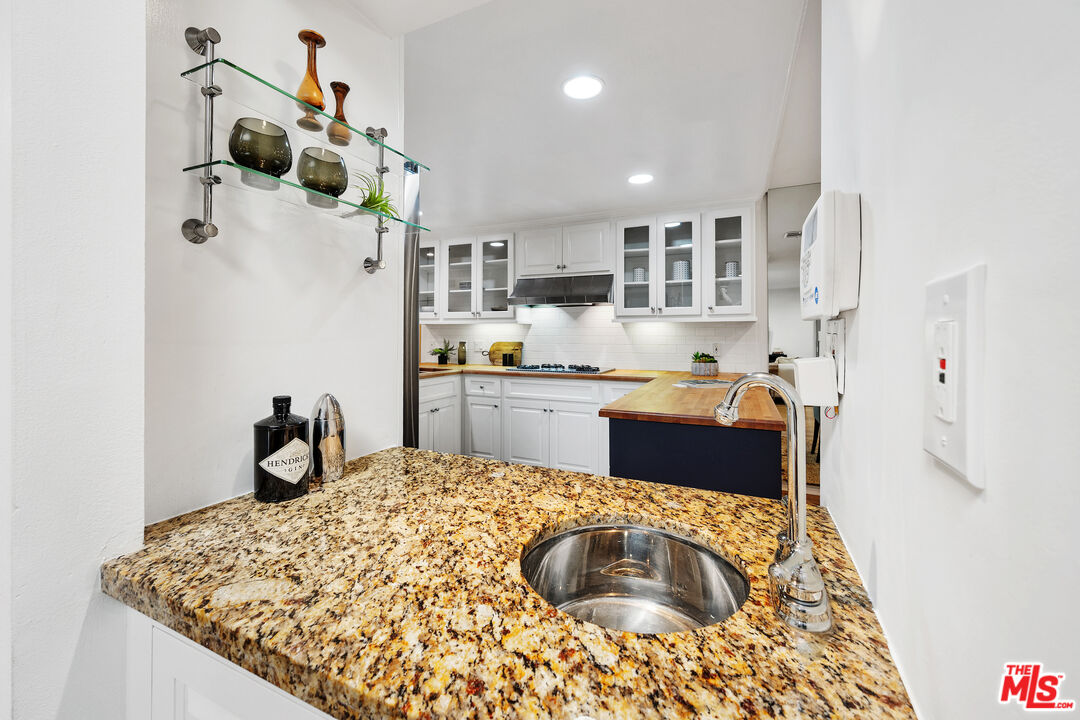 11687 Bellagio Rd Unit: 3
