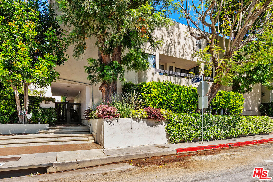 11687 Bellagio Rd Unit: 3
