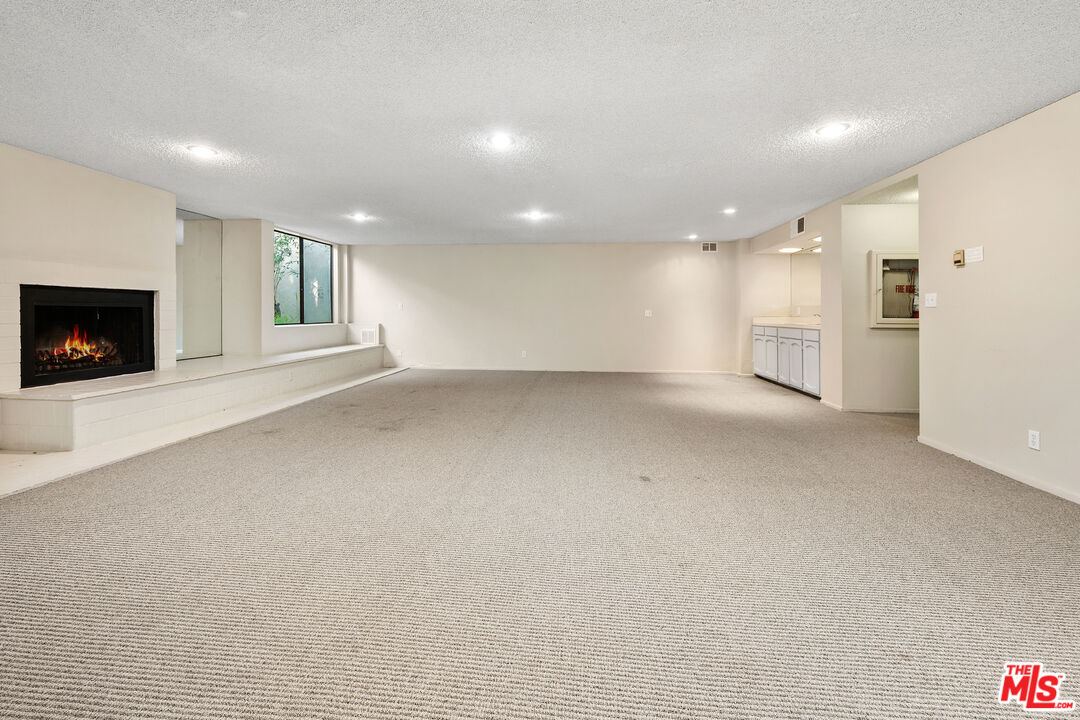 11687 Bellagio Rd Unit: 3