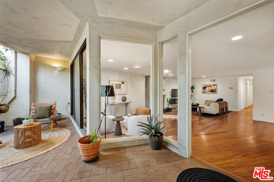 11687 Bellagio Rd Unit: 3