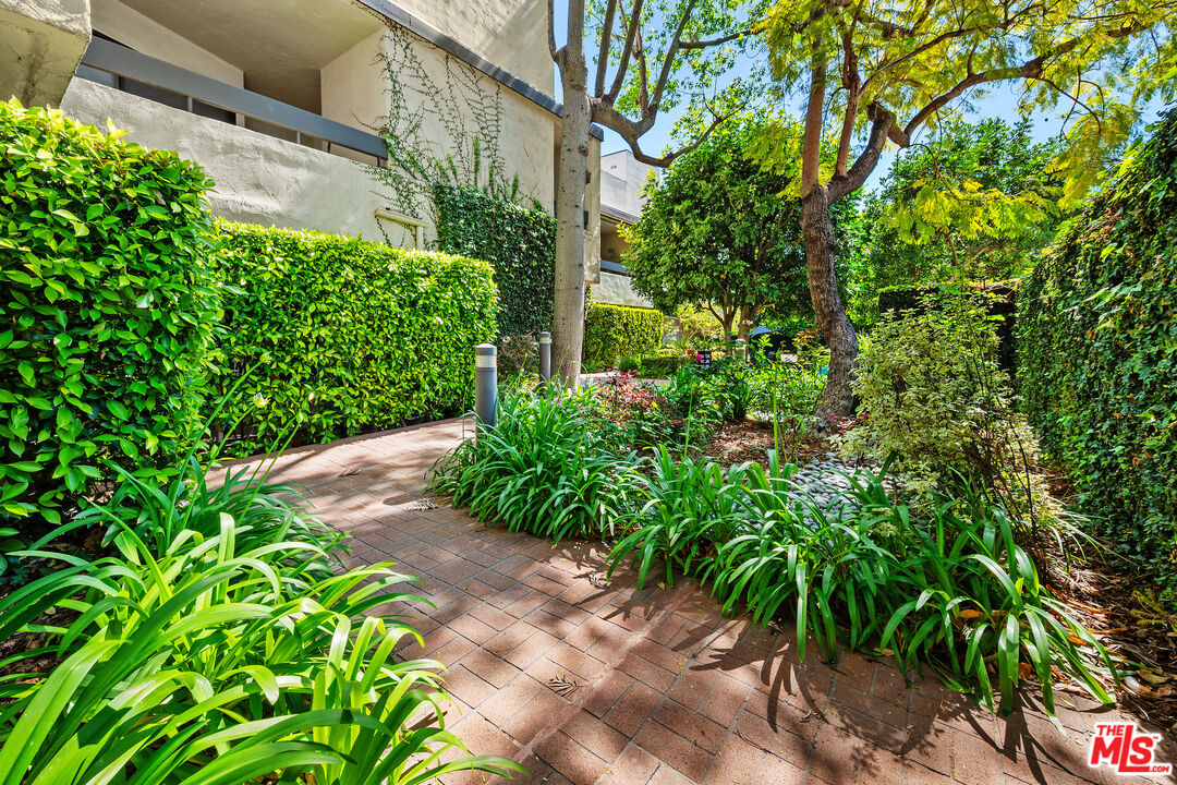 11687 Bellagio Rd Unit: 3