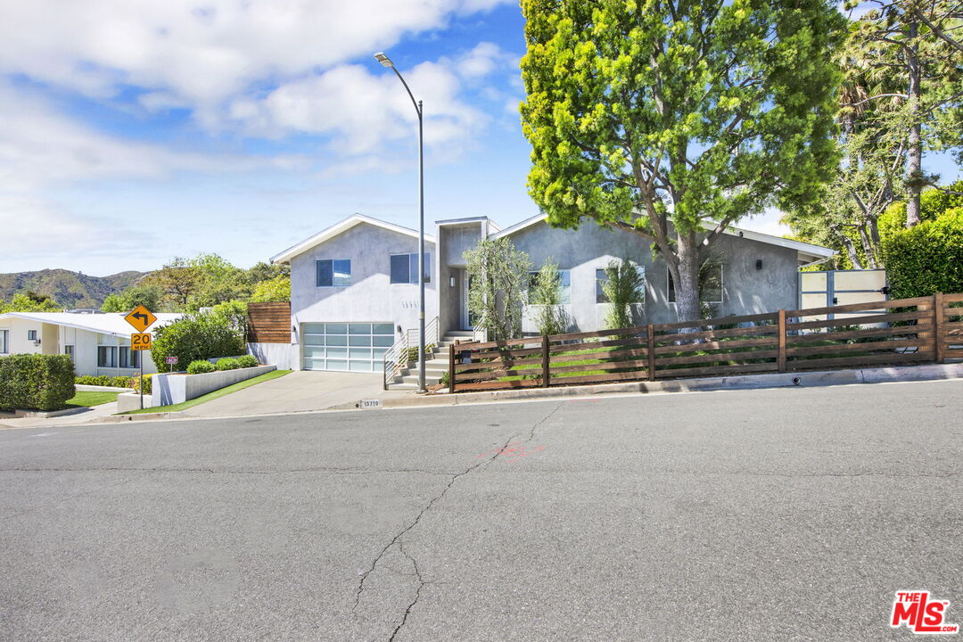 13710 Bayliss Rd
