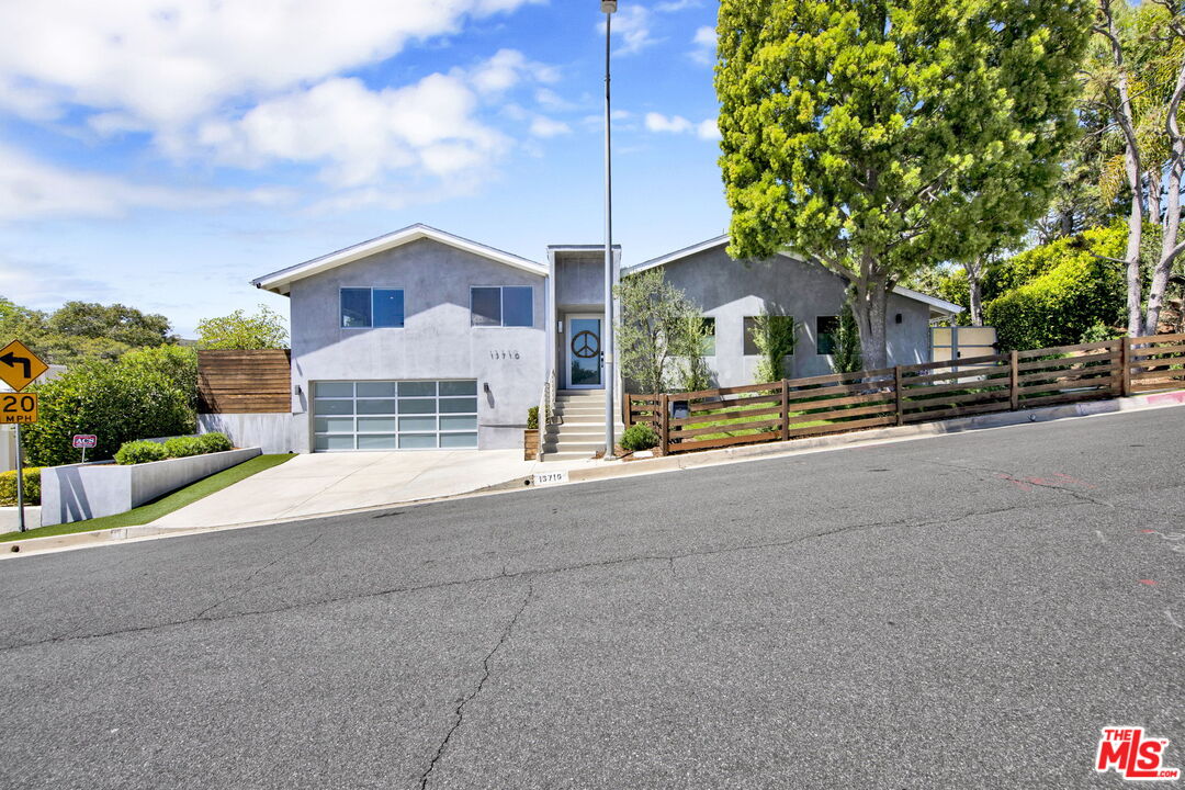 13710 Bayliss Rd