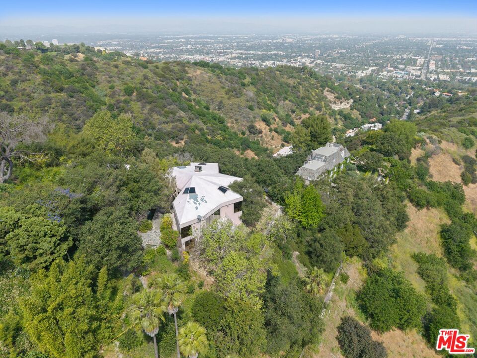13335 Mulholland Dr
