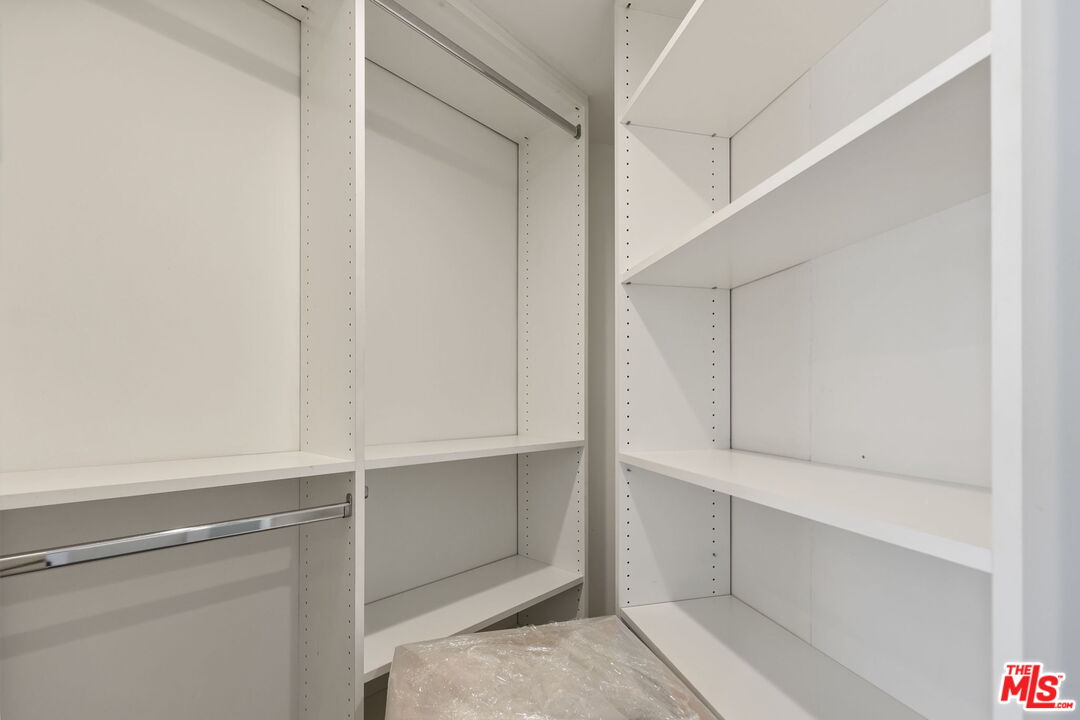 723 Westmount Dr Unit: 206