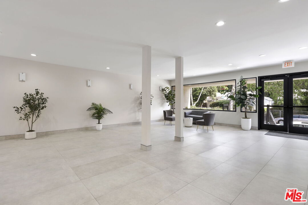 723 Westmount Dr Unit: 206