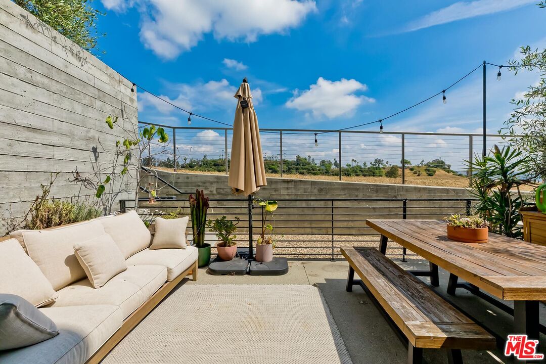 957 Figueroa Ter Unit: 313