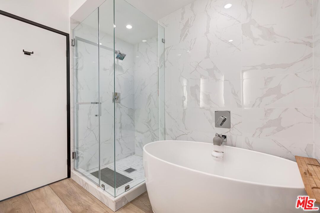 957 Figueroa Ter Unit: 313