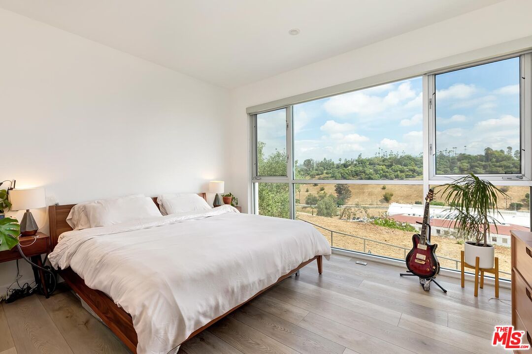 957 Figueroa Ter Unit: 313