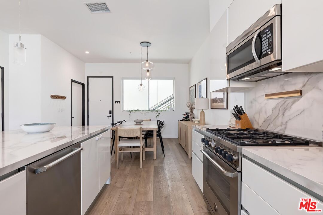 957 Figueroa Ter Unit: 313
