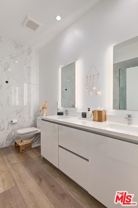 957 Figueroa Ter Unit: 313