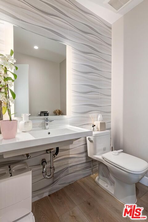 957 Figueroa Ter Unit: 313