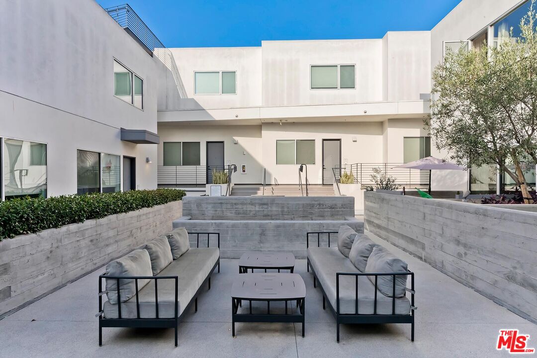 957 Figueroa Ter Unit: 313