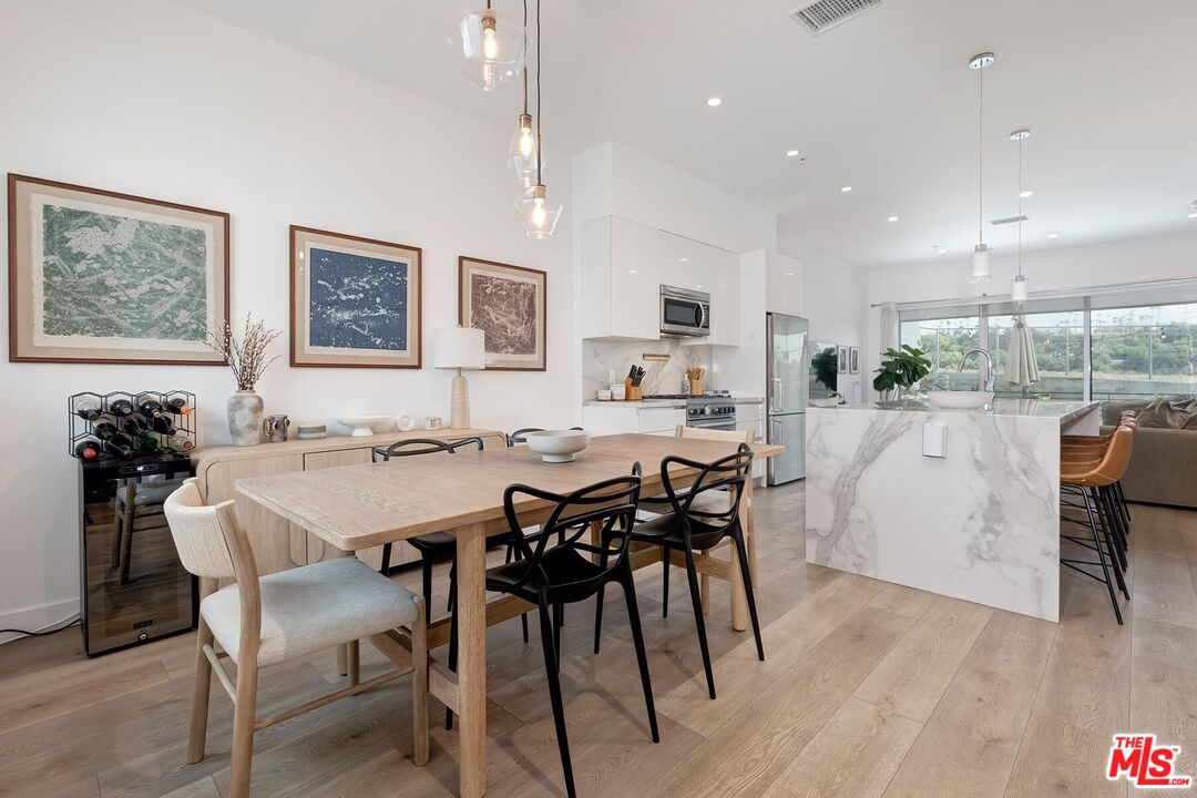 957 Figueroa Ter Unit: 313
