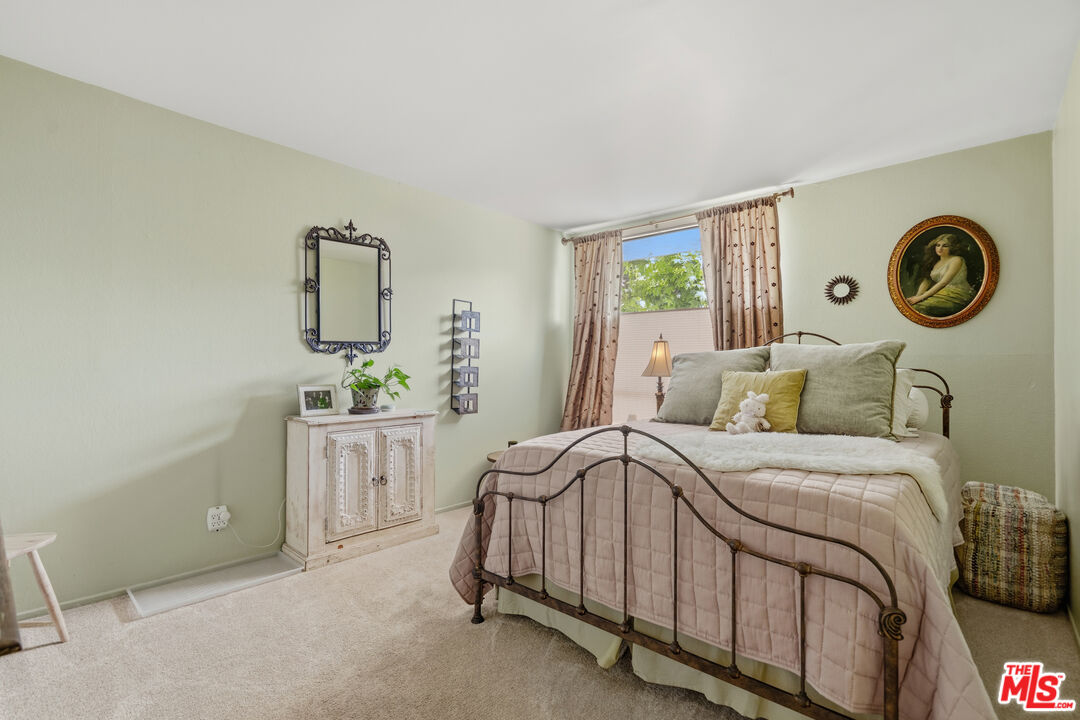 906 N Doheny Dr Unit: 221