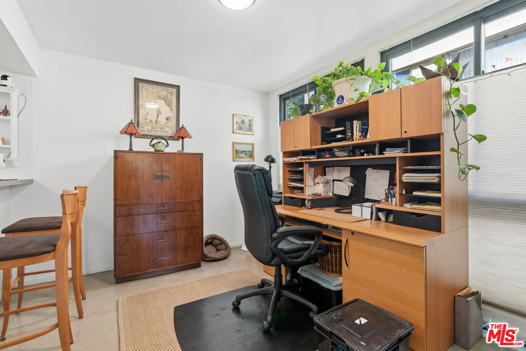 906 N Doheny Dr Unit: 221