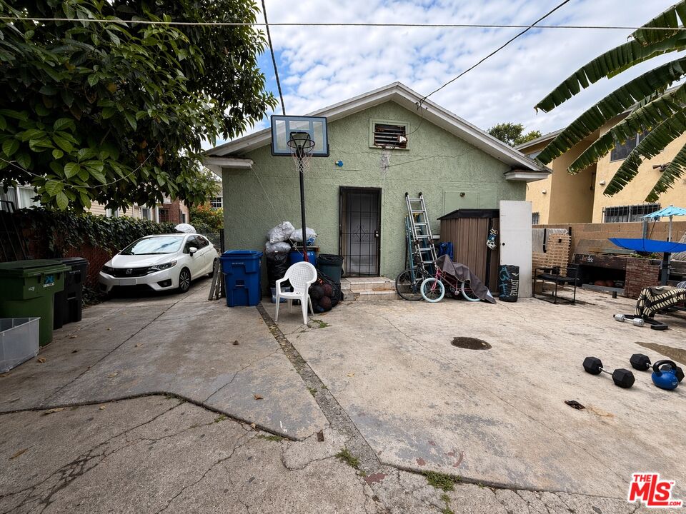 1032 N Ridgewood Pl