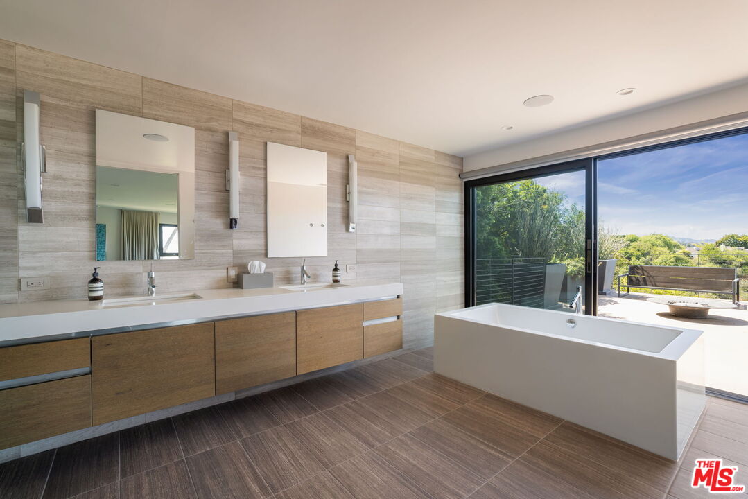 3337 Beverly Ranch Rd