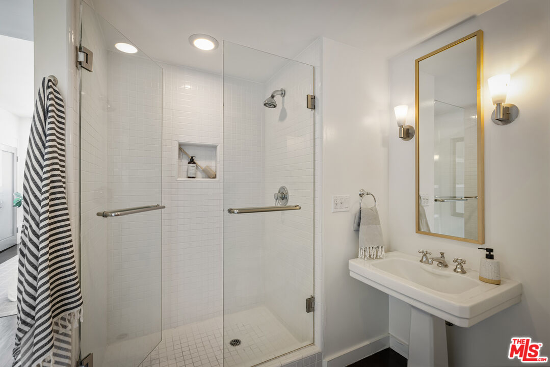 4455 Los Feliz Blvd Unit: 708