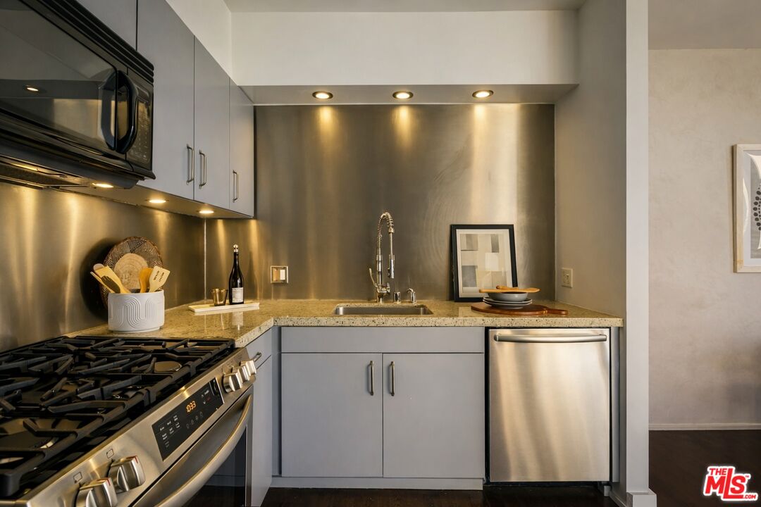4455 Los Feliz Blvd Unit: 708