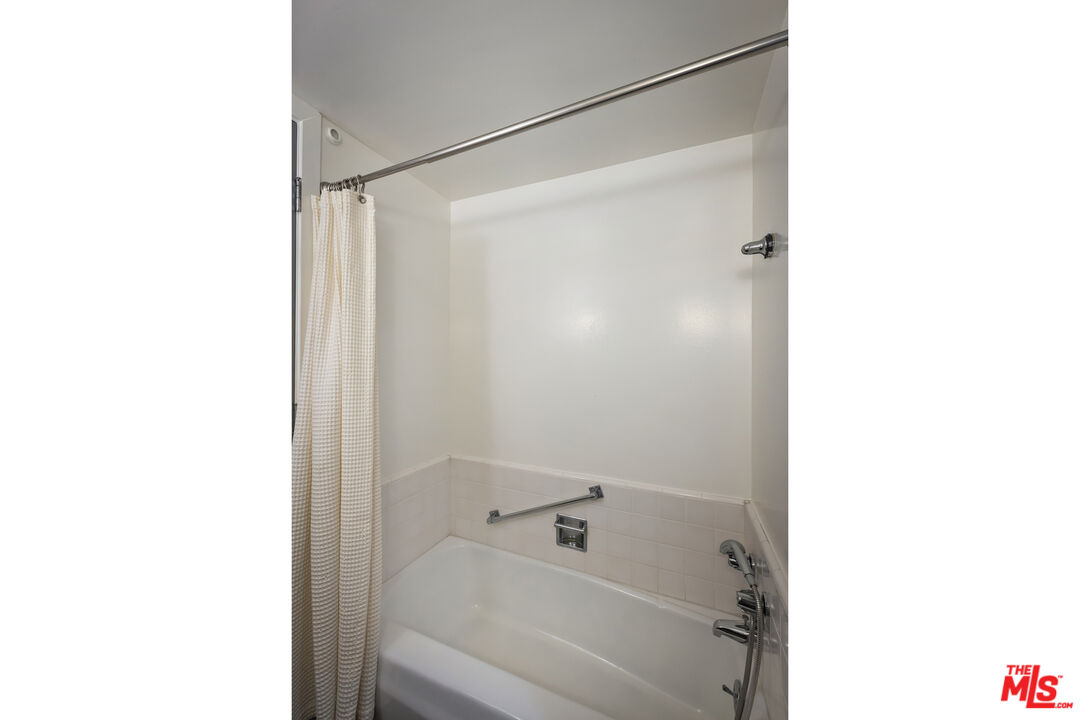 4455 Los Feliz Blvd Unit: 708