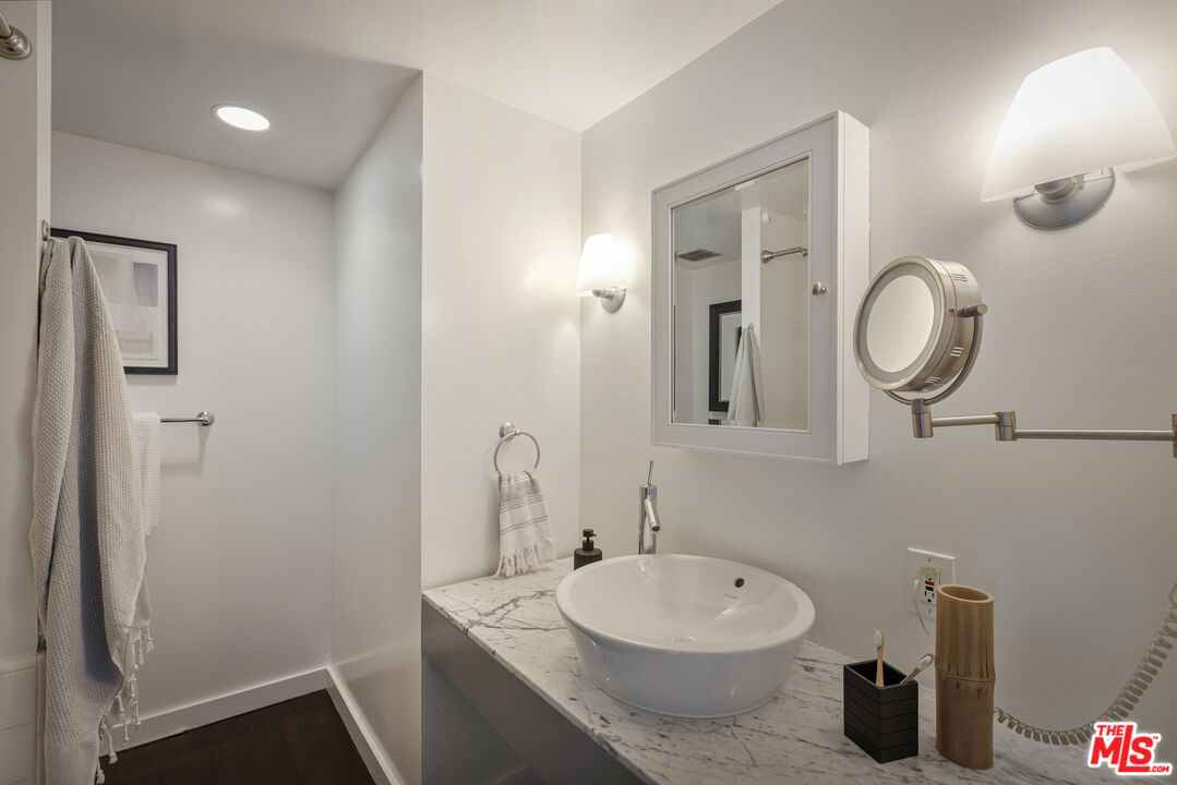 4455 Los Feliz Blvd Unit: 708