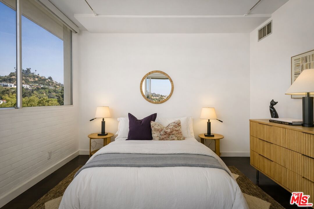 4455 Los Feliz Blvd Unit: 708