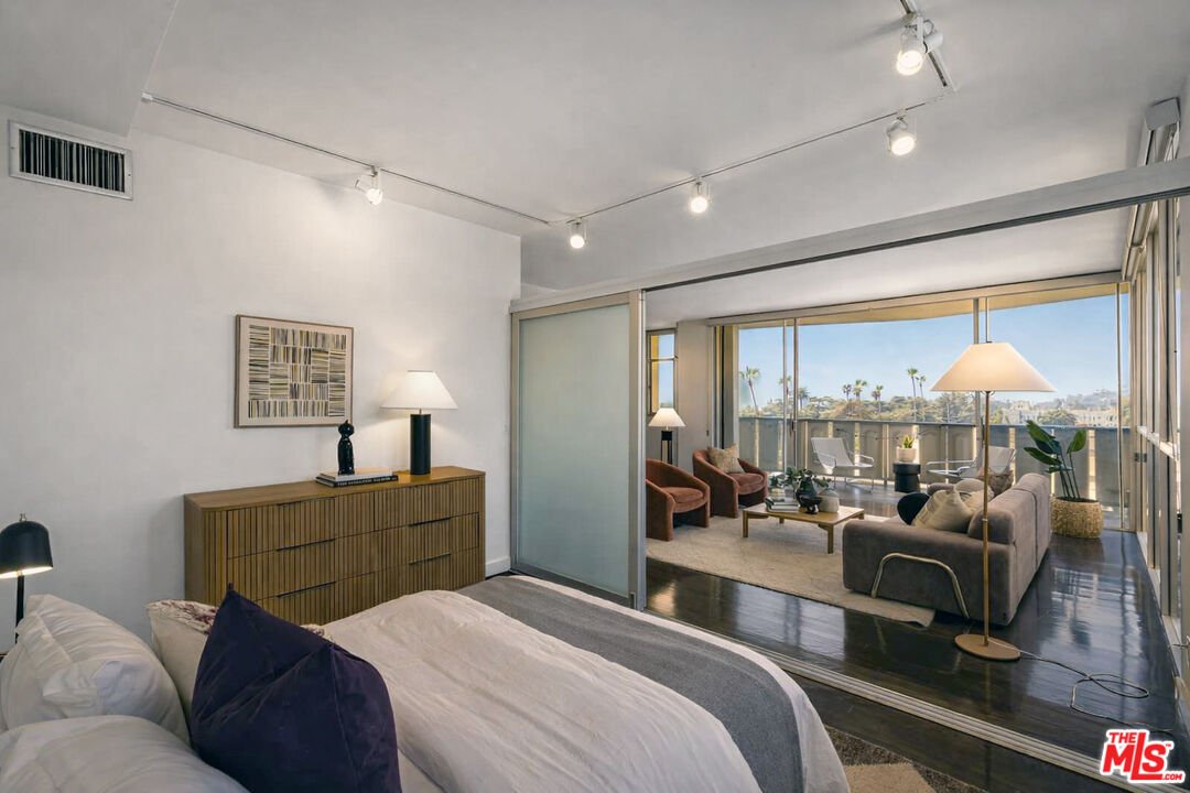 4455 Los Feliz Blvd Unit: 708