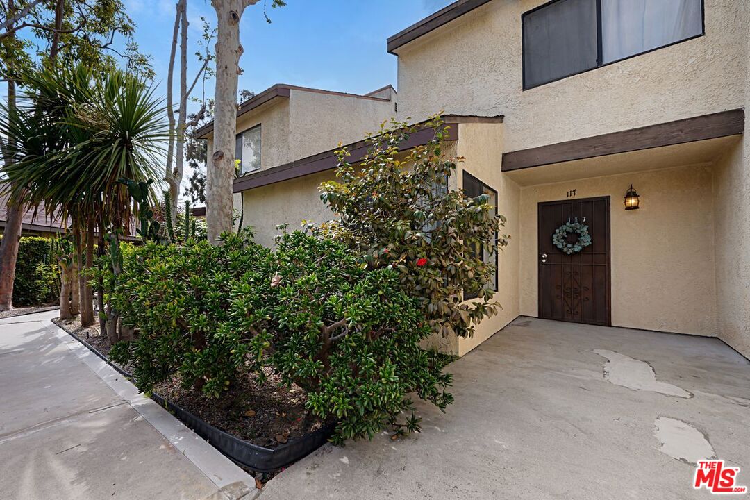 620 W Hyde Park Blvd Unit: 117