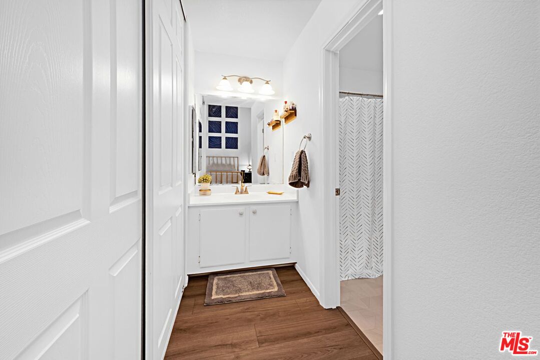 620 W Hyde Park Blvd Unit: 117