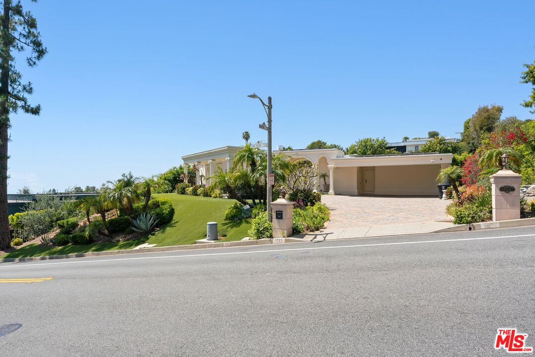 1725 Loma Vista Dr
